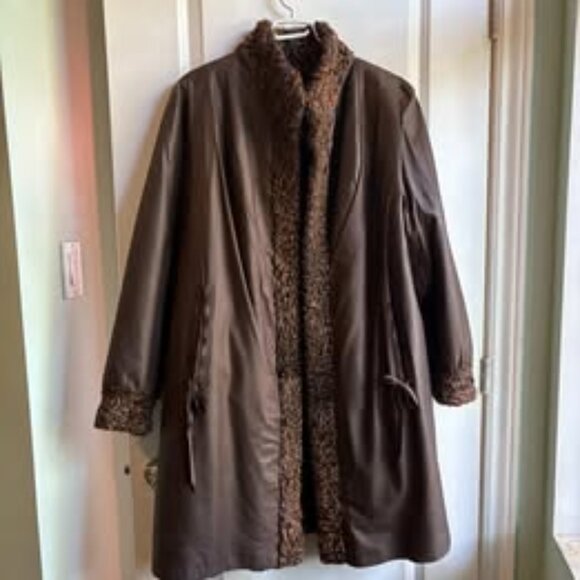 Élégant manteau vintage réversible – fourrure karakul & cuir chocolat - Picture 2 of 10